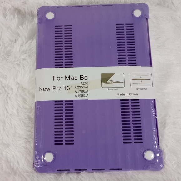 Bundle of 2 MacBook Pro 13" Hard Shell Cases - Picture 4 of 4